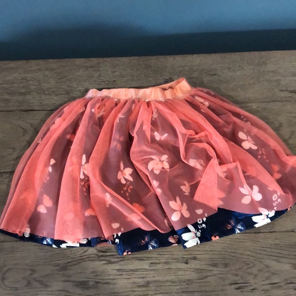 Kids Skirt Buddle in Size 5. Bundle includes 2 Polo and 1 Zara Skirt and 1 other - Picture 6 of 9